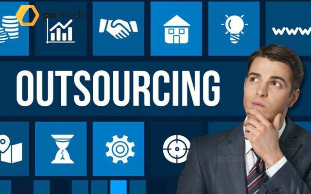 co-nen-thue-phong-marketing-ben-ngoai